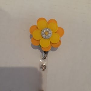 Retractable name badge holder